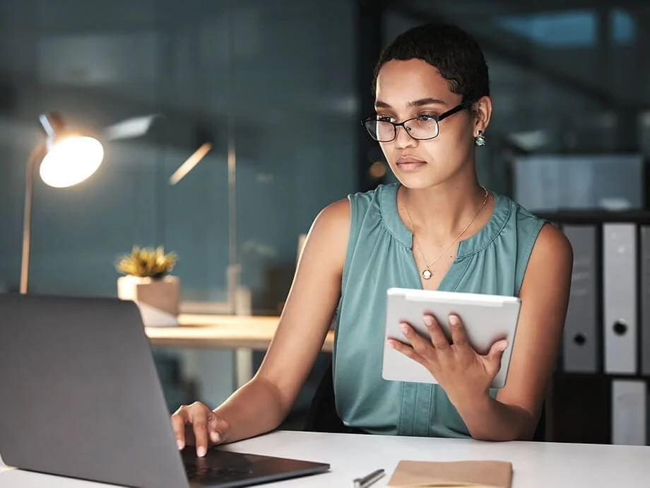 woman-in-office-prepares-business-taxes