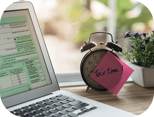 clock-with-post-it-reminds-tax-deadline