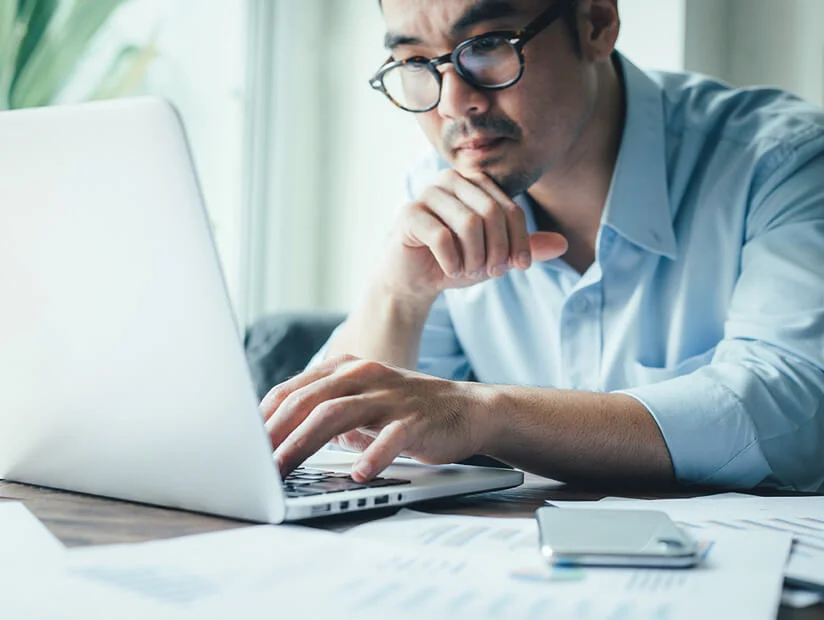 Business-process-consultant-uses-laptop