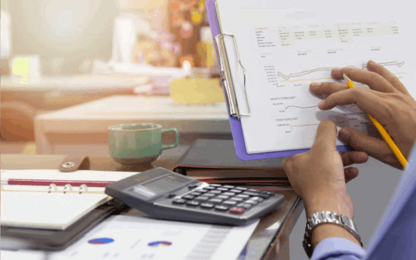 Forecast vs. Projection: How to Use Both to Your Competitive Advantage 2 forecast vs projection