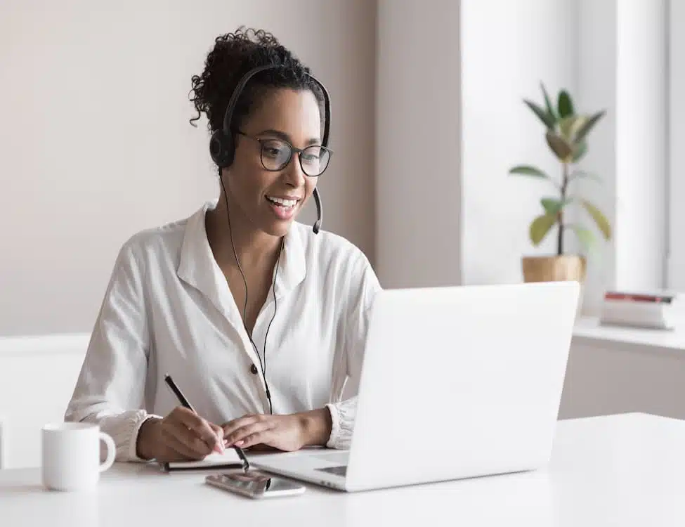 How Much Does It Cost to Hire a Bookkeeper? Full Time vs. Outsourced