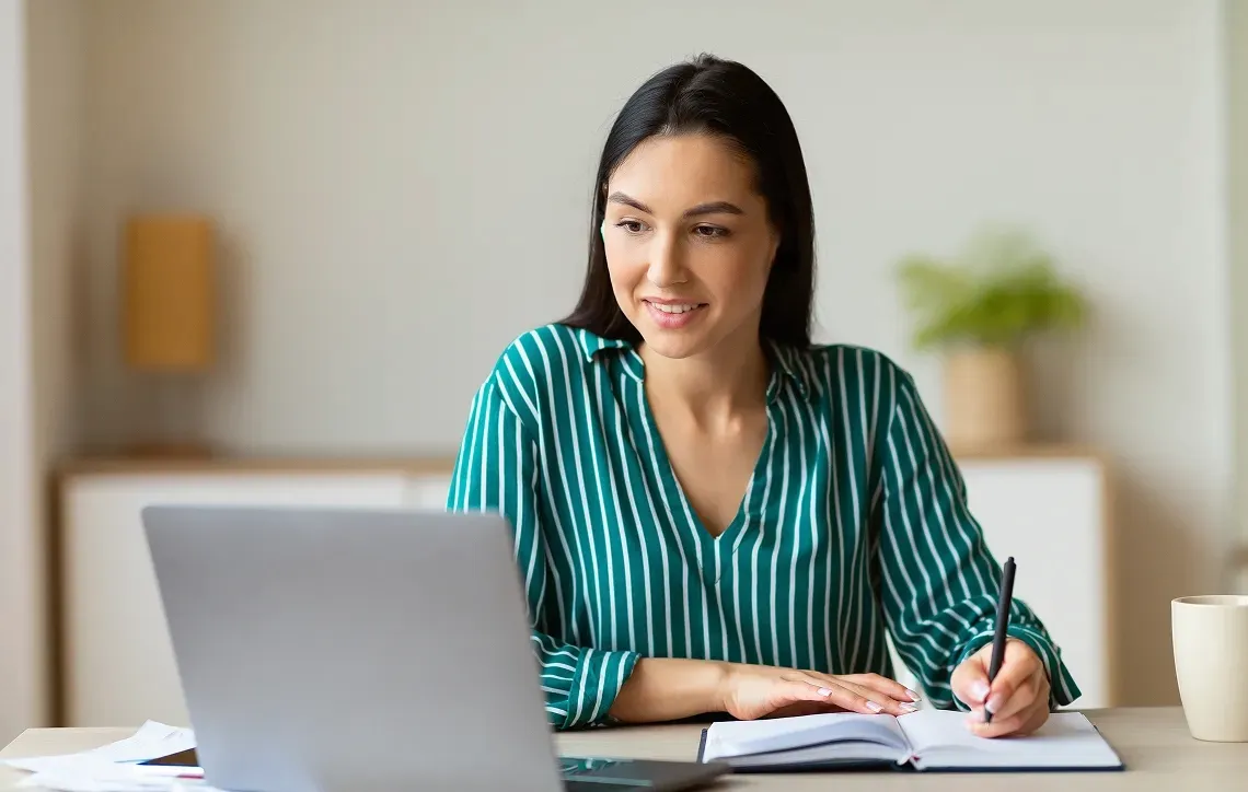 Recruiting & HR Advisory Services 1 Woman in Teal Shirt