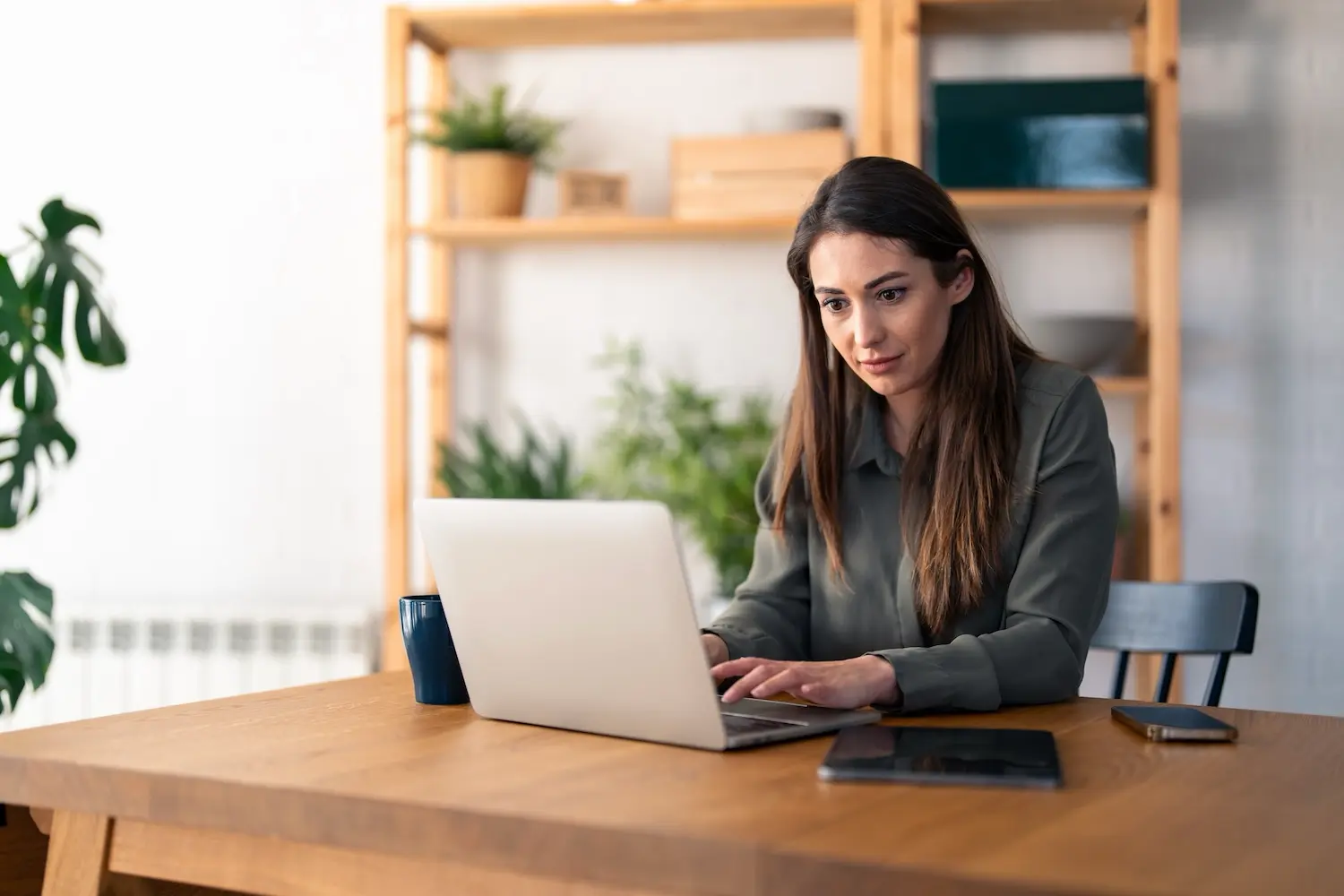 A CFO’s Tips for Navigating the Impact of Tariffs on Your Small Business 1 A business owner assesses the impact of tariffs on her business